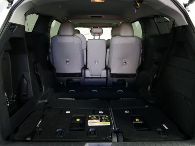 2026 Toyota Sienna XLE *CLEAN CARFAX! LIKE NEW!*