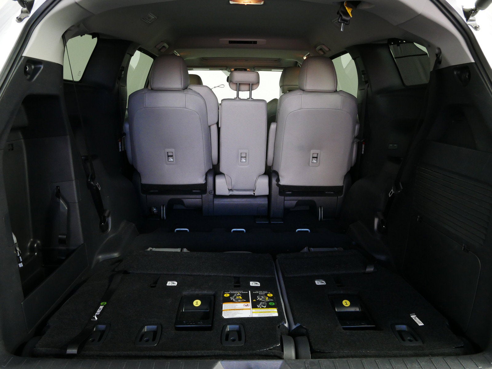 2026 Toyota Sienna XLE *CLEAN CARFAX! LIKE NEW!*