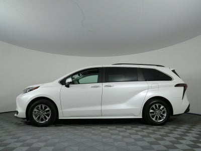 2026 Toyota Sienna XLE *CLEAN CARFAX! LIKE NEW!*