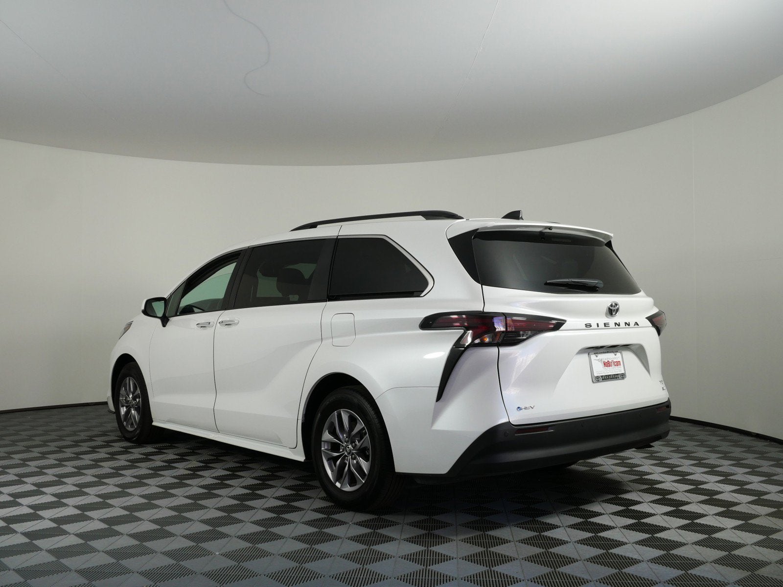 2026 Toyota Sienna XLE *CLEAN CARFAX! LIKE NEW!*