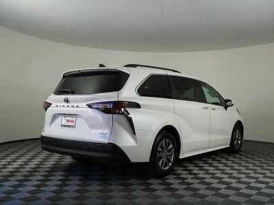2026 Toyota Sienna XLE *CLEAN CARFAX! LIKE NEW!*