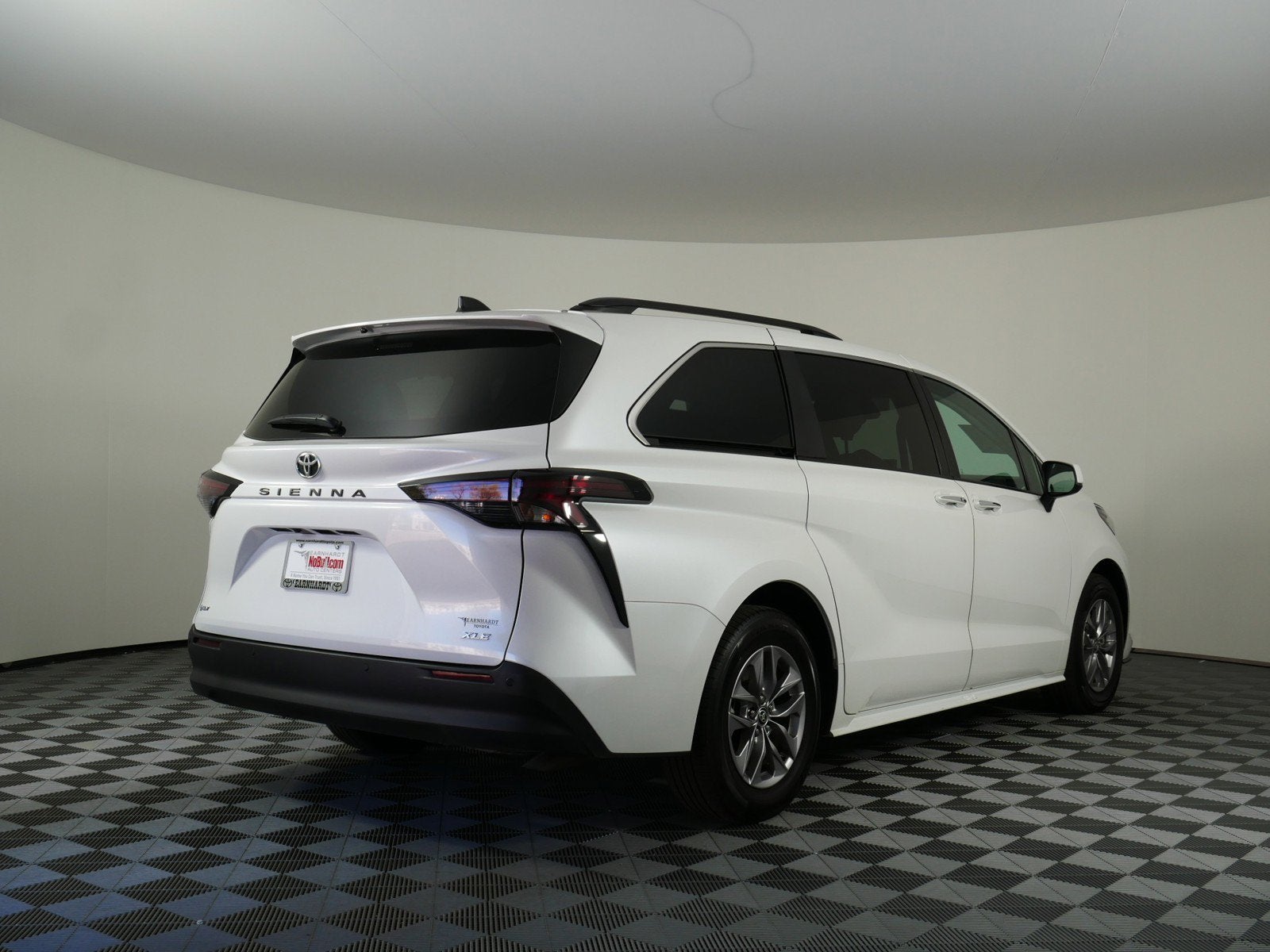 2026 Toyota Sienna XLE *CLEAN CARFAX! LIKE NEW!*