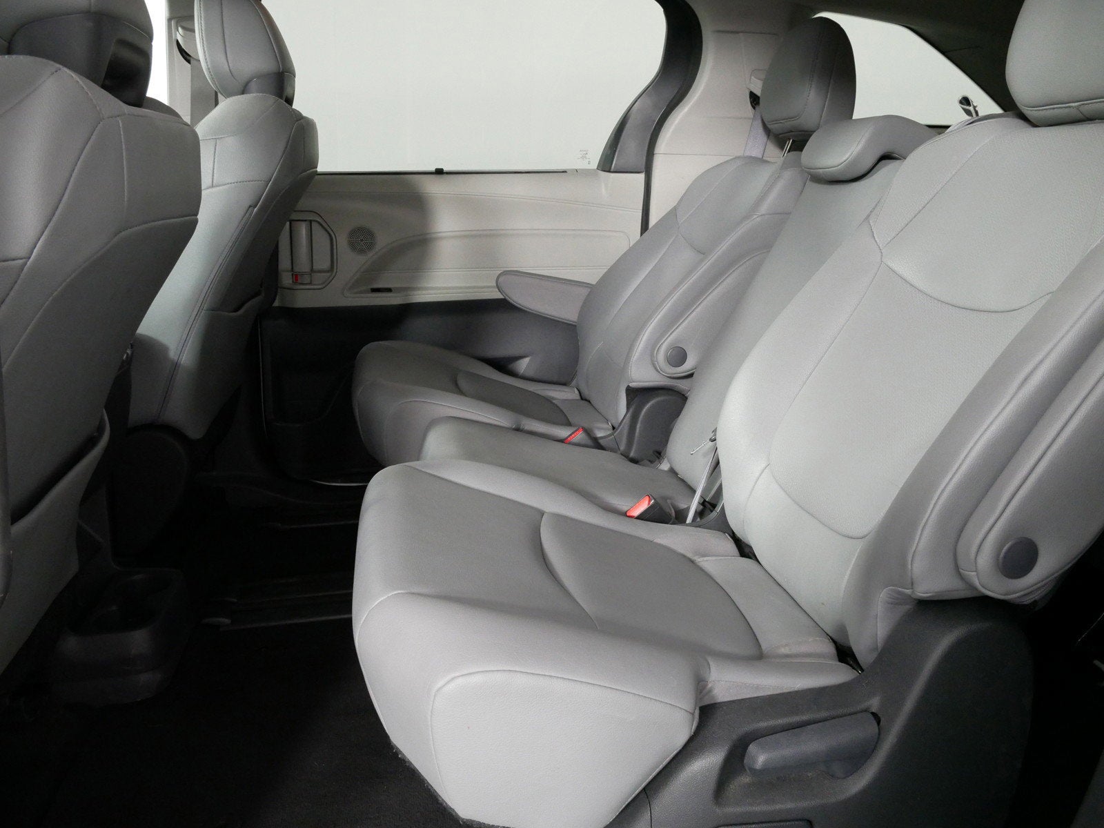 2024 Toyota Sienna XLE 7 Passenger FWD *1 OWNER, CLEAN CARFAX!*