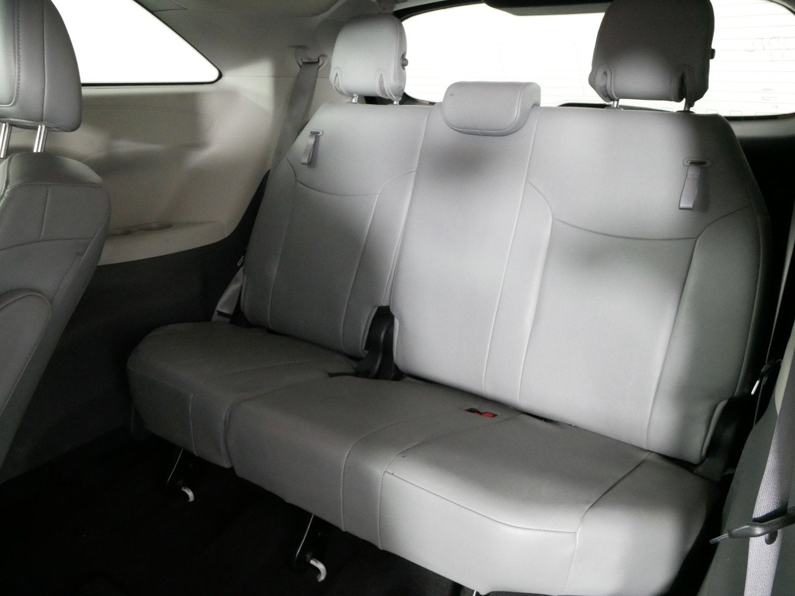 2024 Toyota Sienna XLE 7 Passenger FWD *1 OWNER, CLEAN CARFAX!*