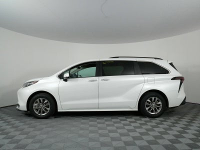 2024 Toyota Sienna XLE 7 Passenger FWD *1 OWNER, CLEAN CARFAX!*