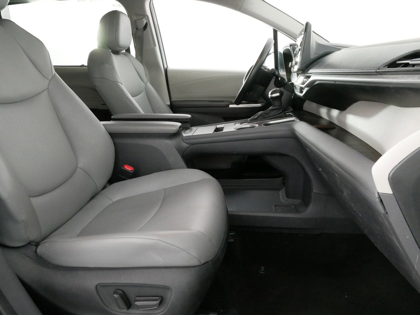 2024 Toyota Sienna XLE 7 Passenger FWD *1 OWNER, CLEAN CARFAX!*