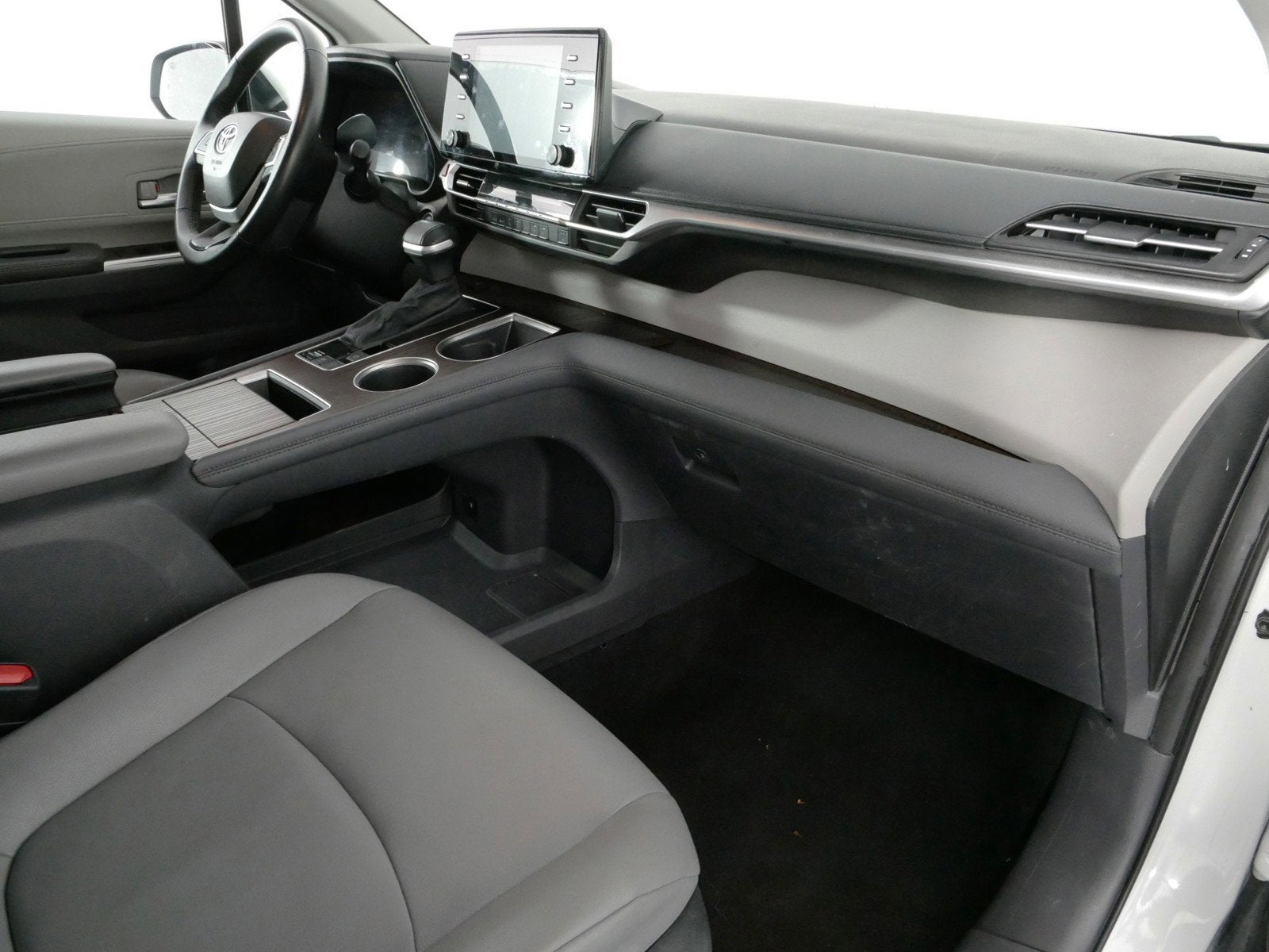 2024 Toyota Sienna XLE 7 Passenger FWD *1 OWNER, CLEAN CARFAX!*