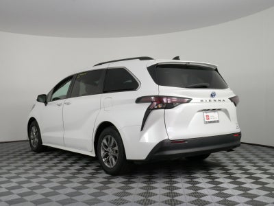 2024 Toyota Sienna XLE 7 Passenger FWD *1 OWNER, CLEAN CARFAX!*
