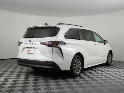 2024 Toyota Sienna XLE 7 Passenger FWD *1 OWNER, CLEAN CARFAX!*