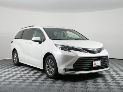 2024 Toyota Sienna XLE 7 Passenger FWD *1 OWNER, CLEAN CARFAX!*