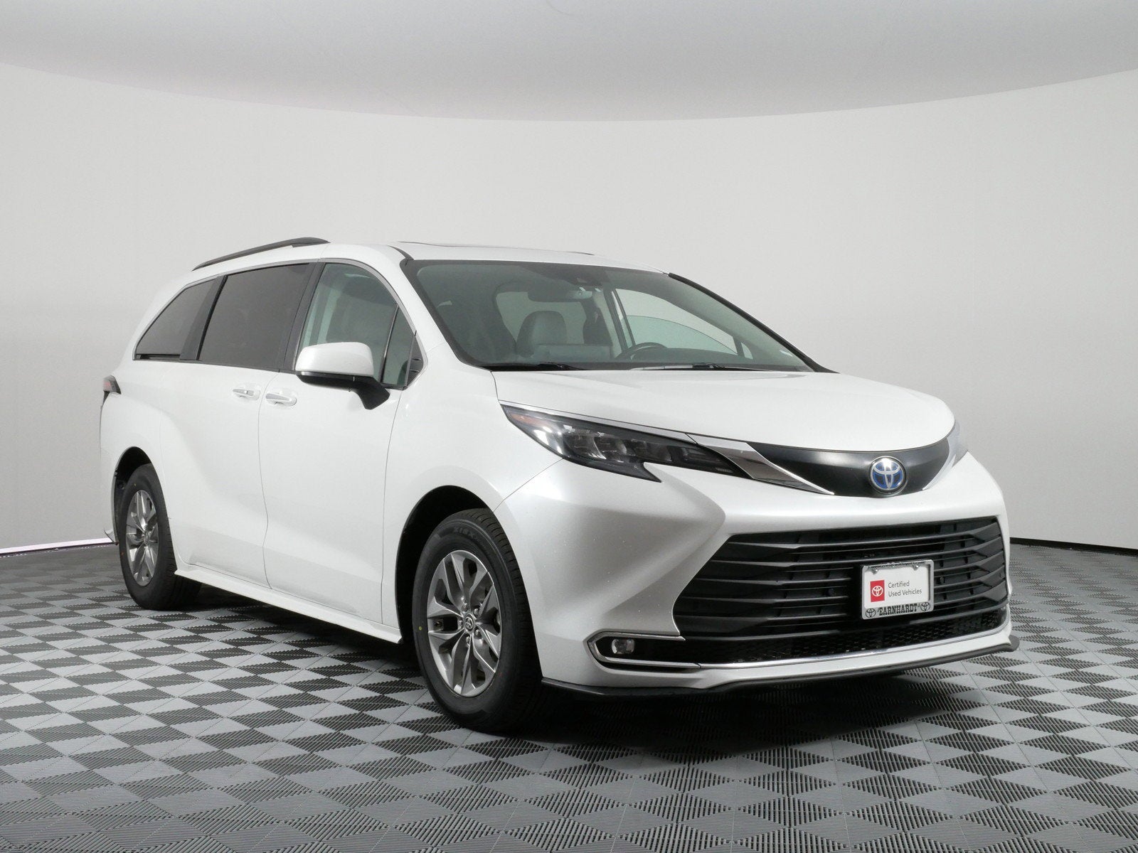 2024 Toyota Sienna XLE 7 Passenger FWD *1 OWNER, CLEAN CARFAX!*