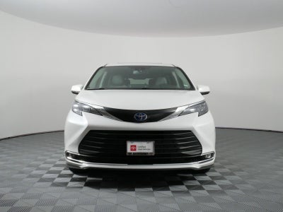 2024 Toyota Sienna XLE 7 Passenger FWD *1 OWNER, CLEAN CARFAX!*