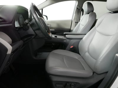 2024 Toyota Sienna XLE 7 Passenger FWD *1 OWNER, CLEAN CARFAX!*