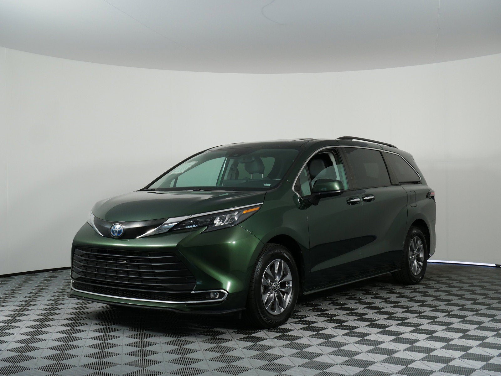2024 Toyota Sienna XLE Hybrid *1-OWNER*