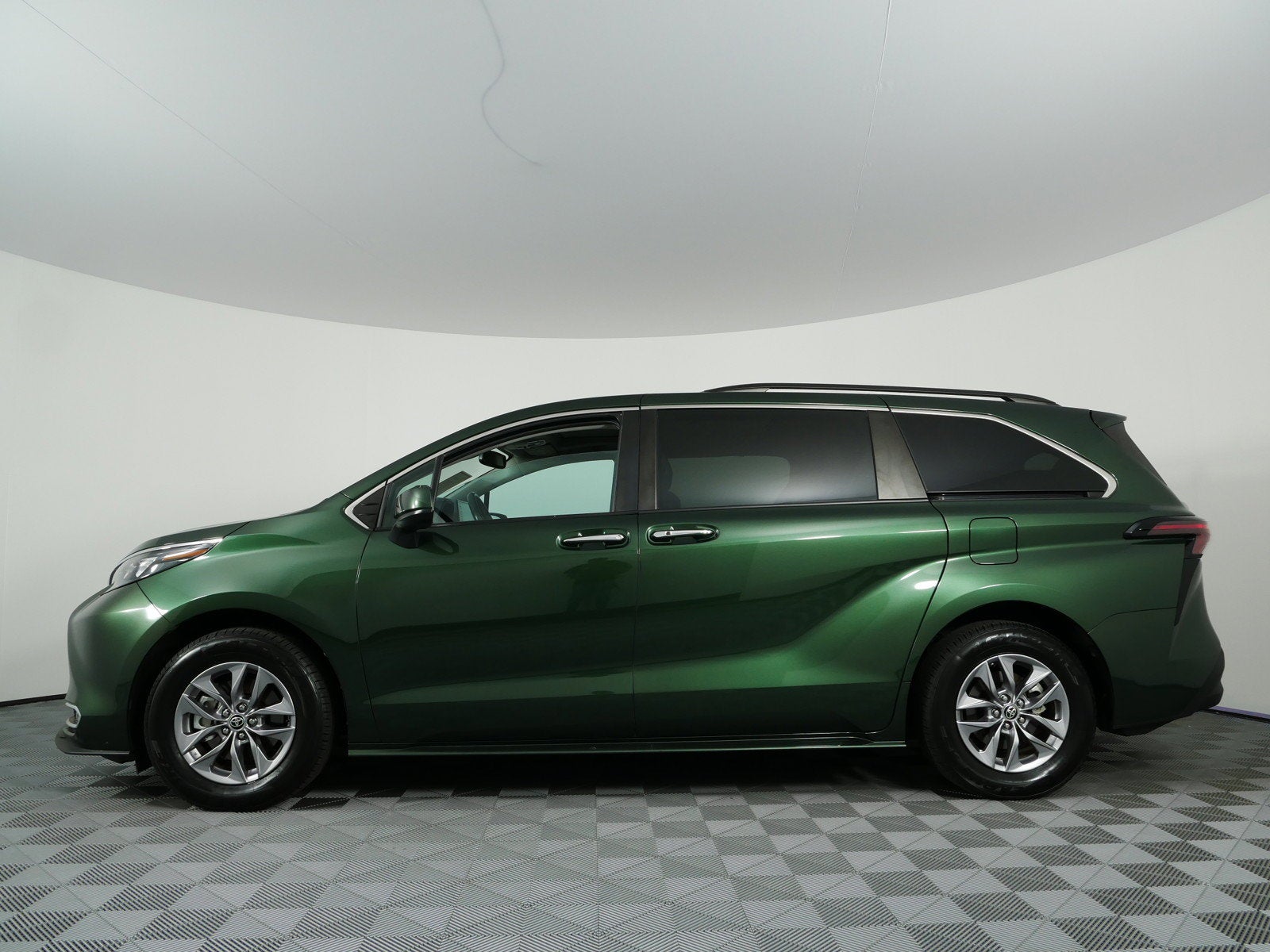 2024 Toyota Sienna XLE Hybrid *1-OWNER*