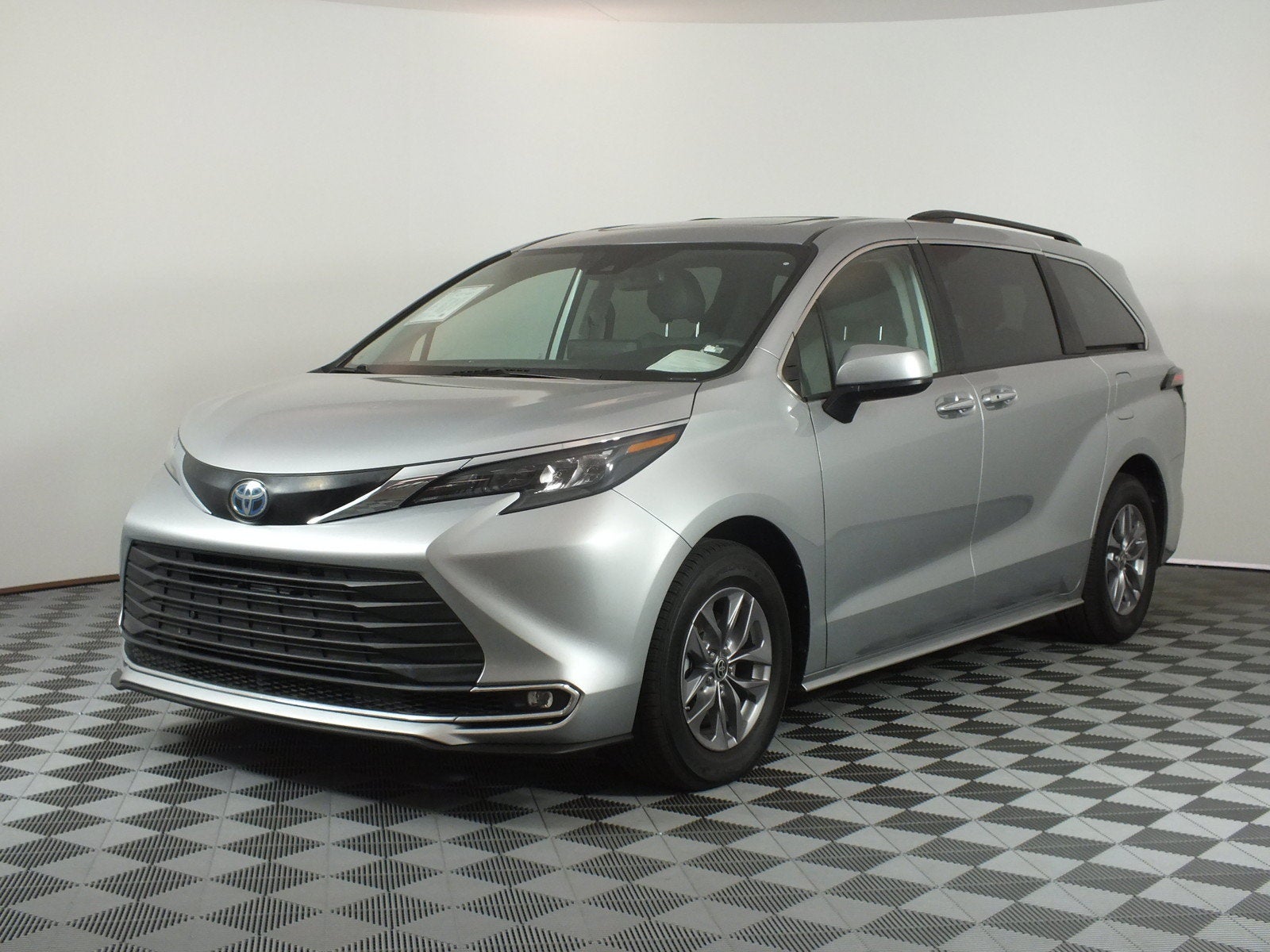 2024 Toyota Sienna XLE Hybrid *1-OWNER*