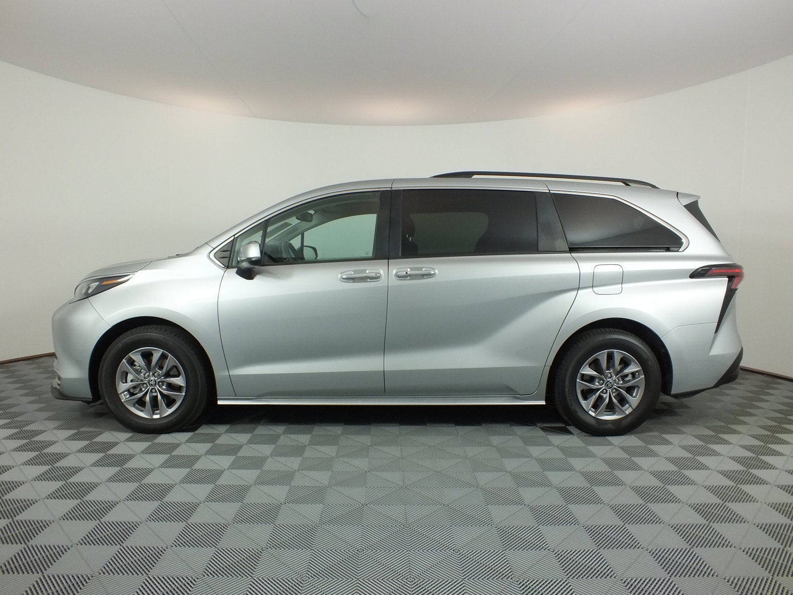 2024 Toyota Sienna XLE Hybrid *1-OWNER*