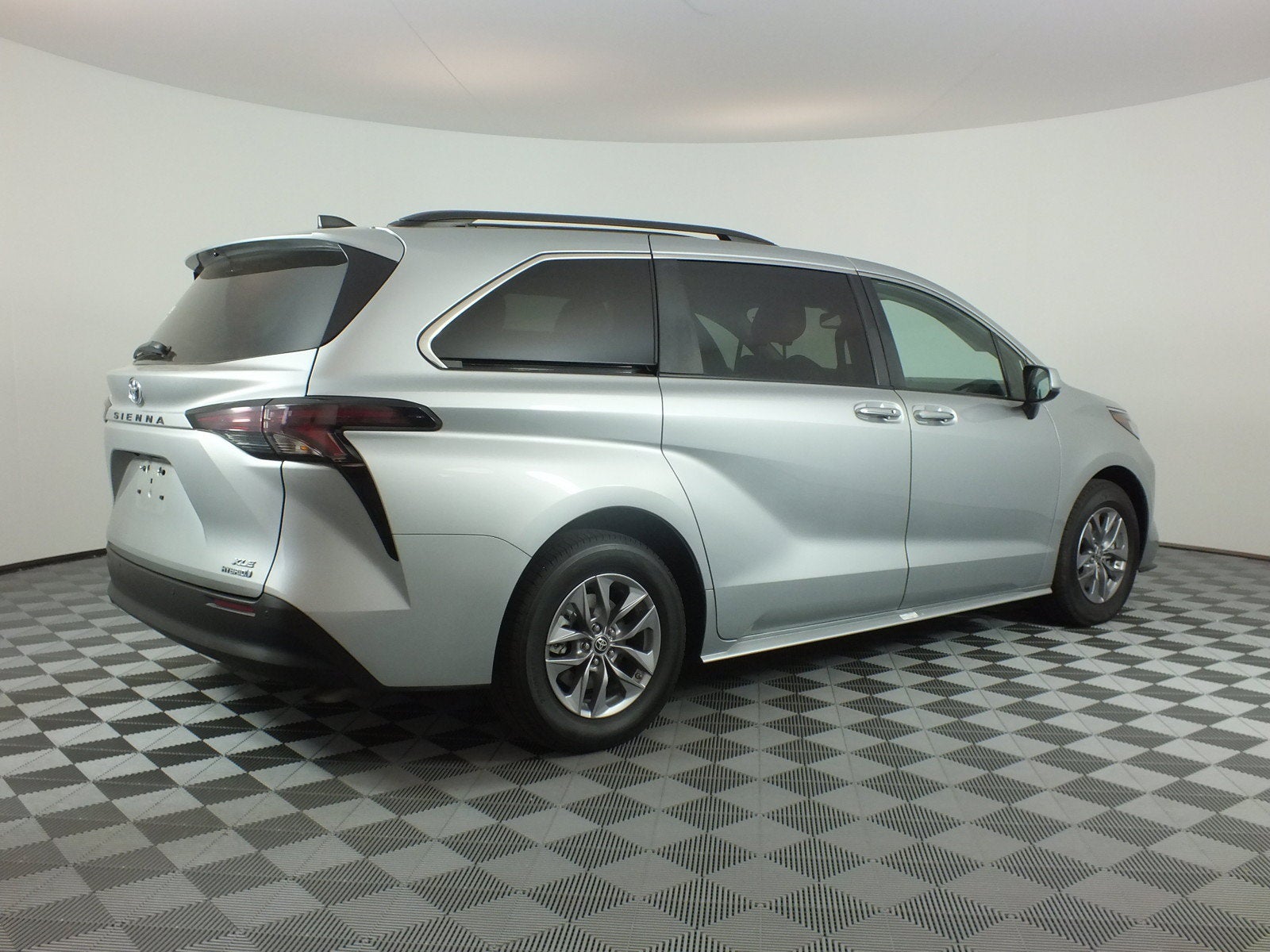 2024 Toyota Sienna XLE Hybrid *1-OWNER*
