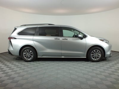 2024 Toyota Sienna XLE Hybrid *1-OWNER*