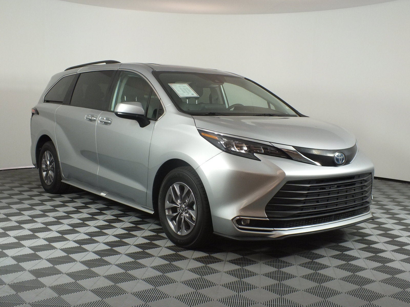 2024 Toyota Sienna XLE Hybrid *1-OWNER*
