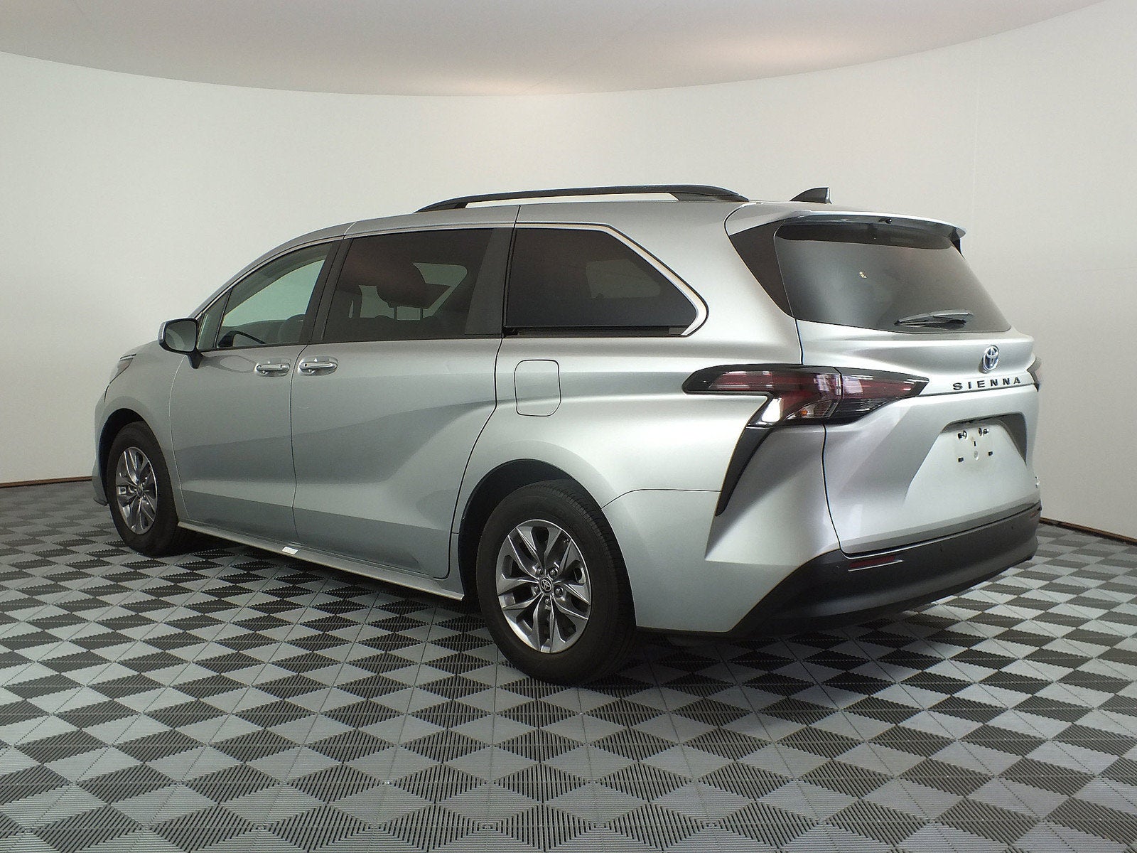 2024 Toyota Sienna XLE Hybrid *1-OWNER*