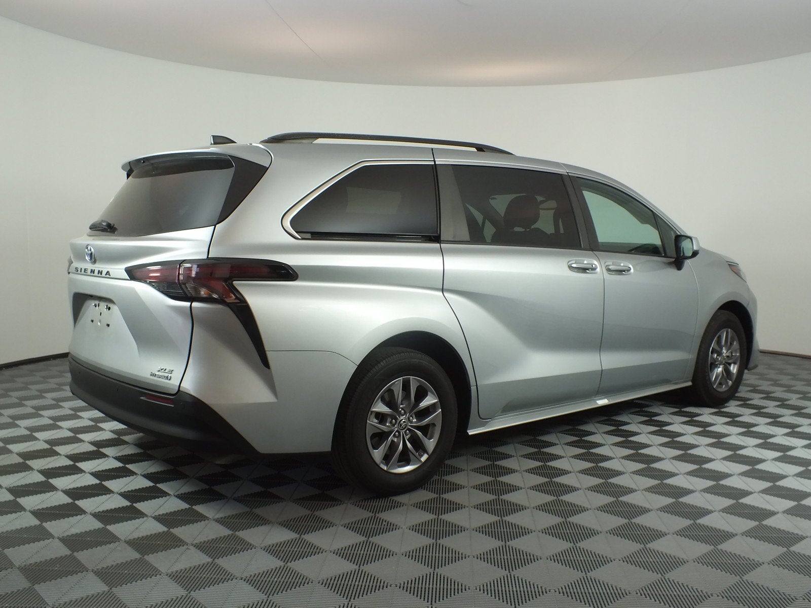 2024 Toyota Sienna XLE Hybrid *1-OWNER*