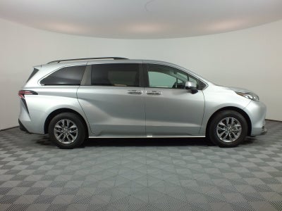 2024 Toyota Sienna XLE Hybrid *1-OWNER*