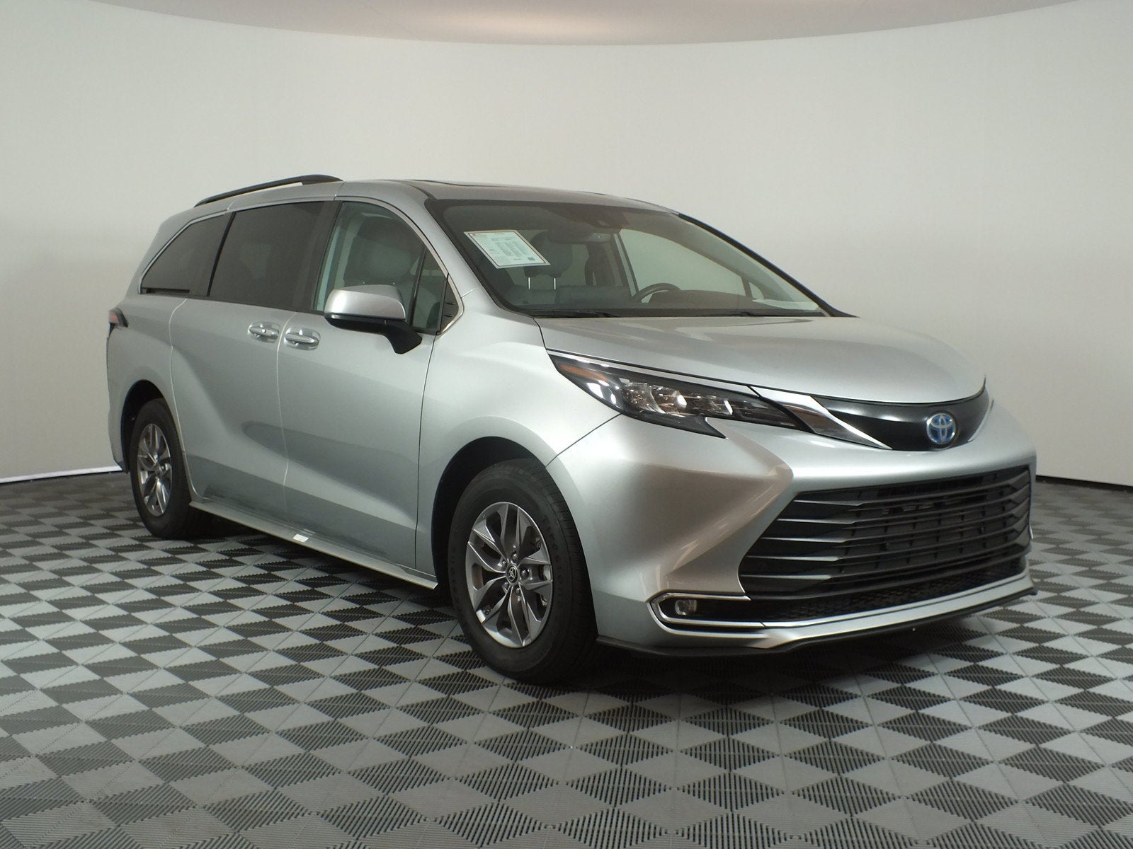 2024 Toyota Sienna XLE Hybrid *1-OWNER*