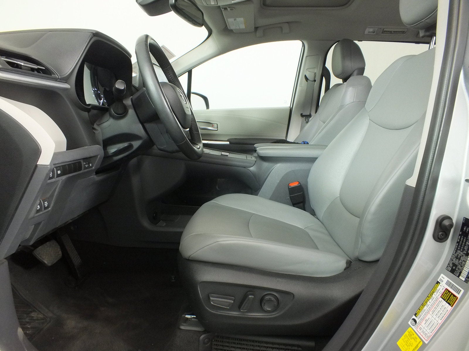 2024 Toyota Sienna XLE Hybrid *1-OWNER*