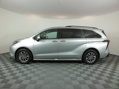2024 Toyota Sienna XLE Hybrid *1-OWNER*