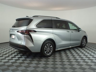 2024 Toyota Sienna XLE Hybrid *1-OWNER*