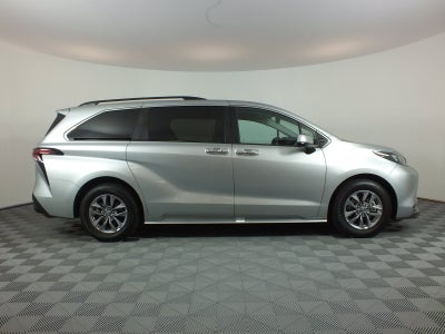 2024 Toyota Sienna XLE Hybrid *1-OWNER*