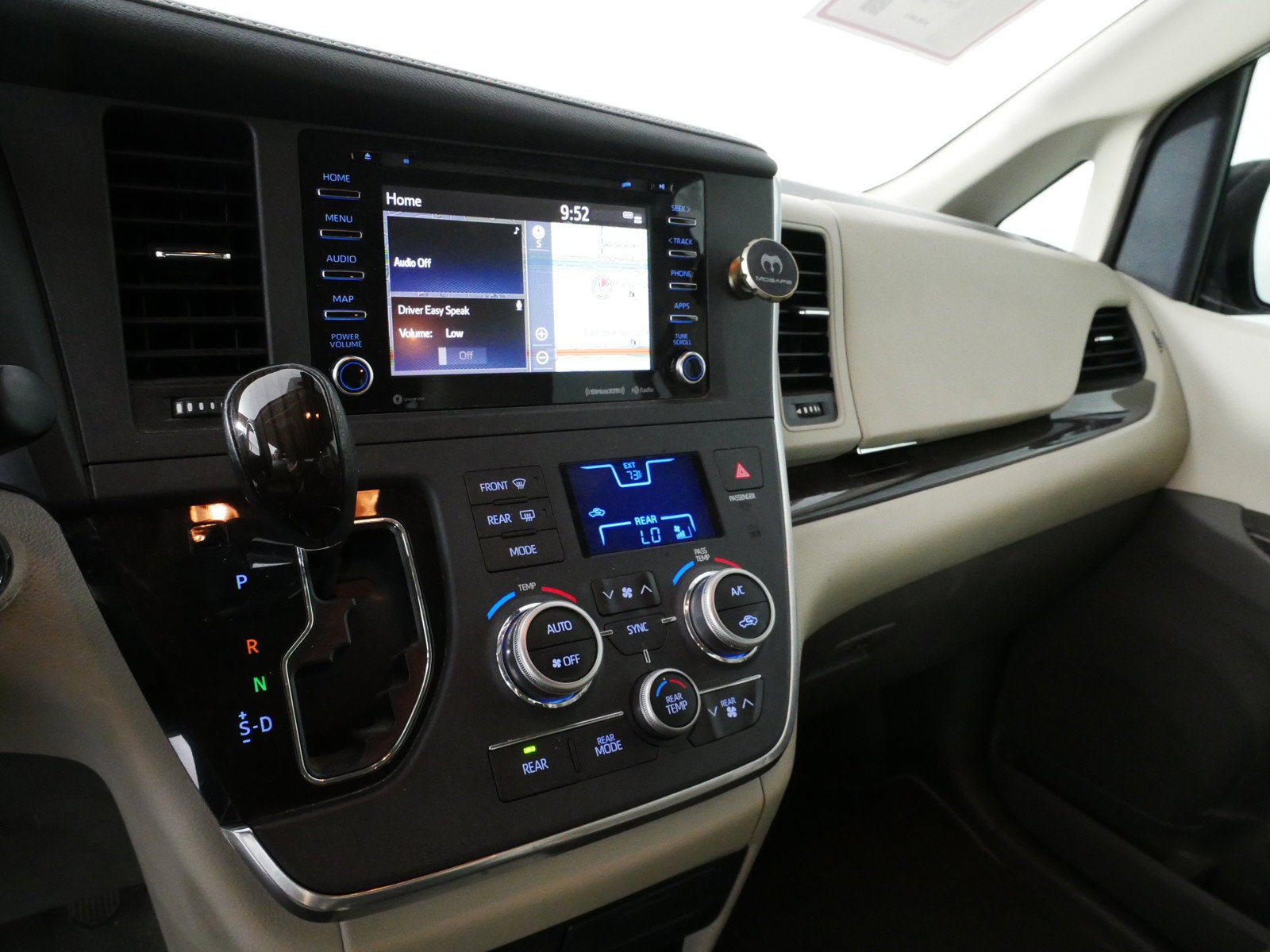 2019 Toyota Sienna XLE *CLEAN CARFAX*