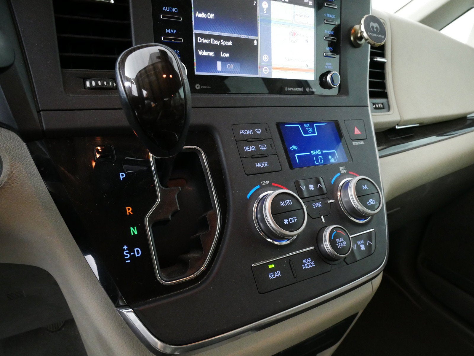 2019 Toyota Sienna XLE *CLEAN CARFAX*