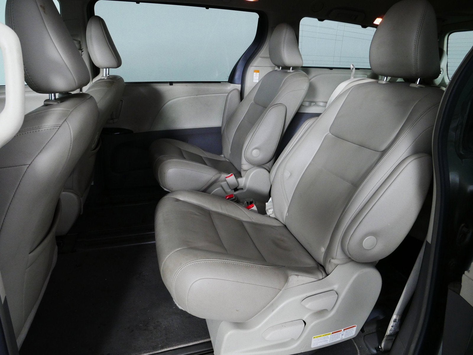 2019 Toyota Sienna XLE *CLEAN CARFAX*