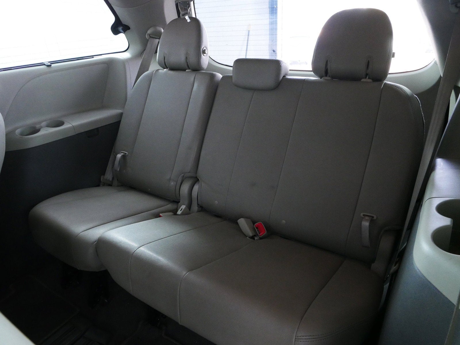 2019 Toyota Sienna XLE *CLEAN CARFAX*