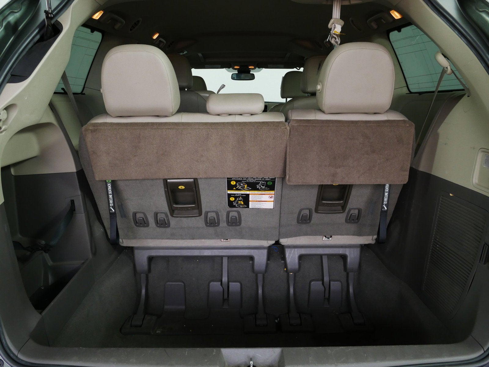 2019 Toyota Sienna XLE *CLEAN CARFAX*