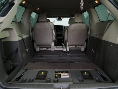 2019 Toyota Sienna XLE *CLEAN CARFAX*