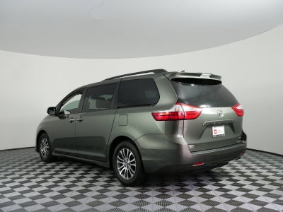 2019 Toyota Sienna XLE *CLEAN CARFAX*