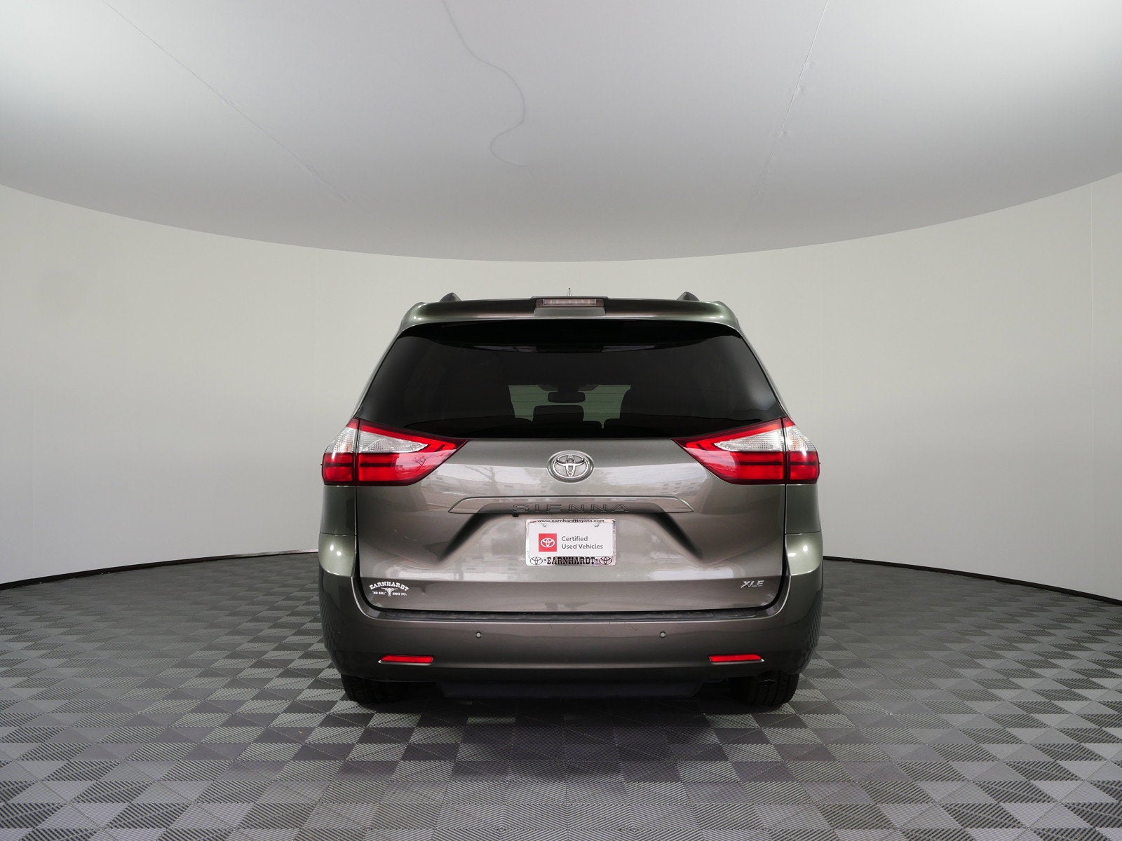 2019 Toyota Sienna XLE *CLEAN CARFAX*