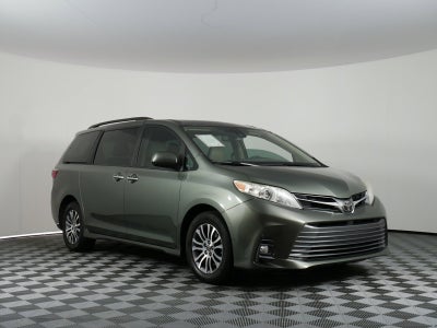 2019 Toyota Sienna XLE *CLEAN CARFAX*