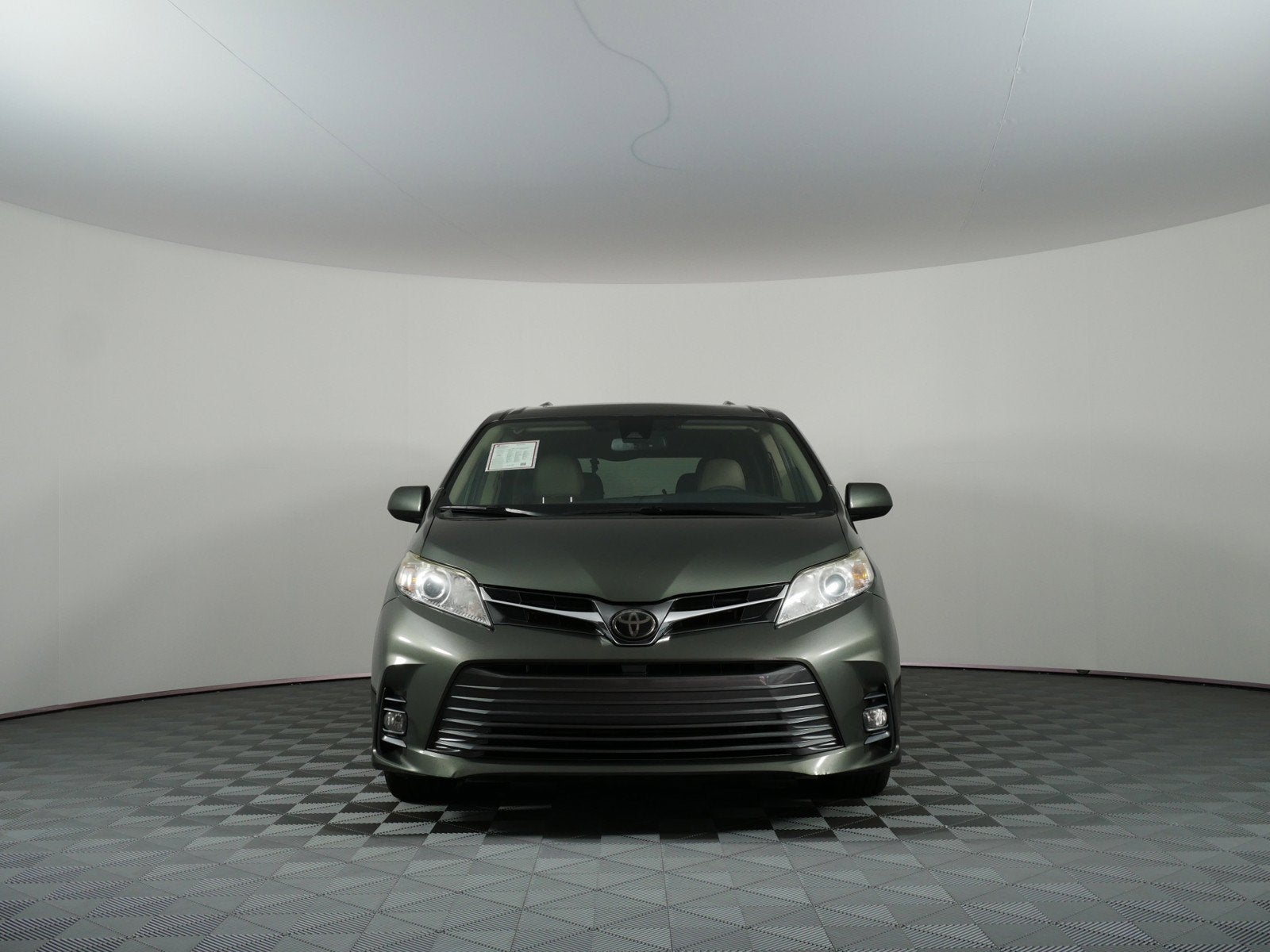 2019 Toyota Sienna XLE *CLEAN CARFAX*