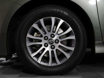 2019 Toyota Sienna XLE *CLEAN CARFAX*