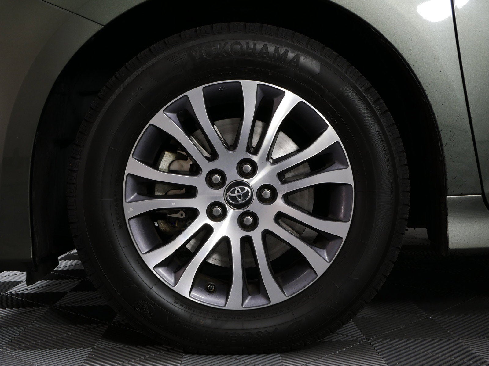 2019 Toyota Sienna XLE *CLEAN CARFAX*
