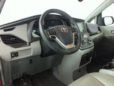 2018 Toyota Sienna XLE *CLEAN CARFAX*