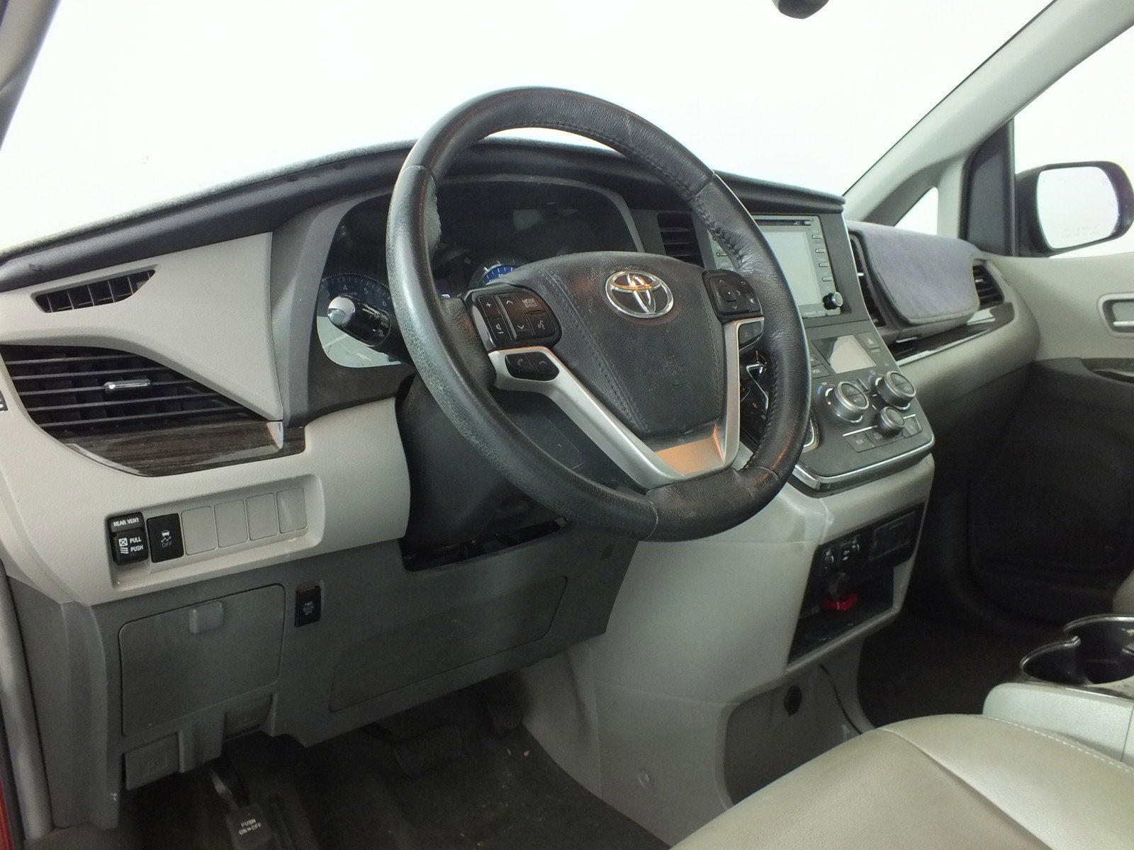 2018 Toyota Sienna XLE *CLEAN CARFAX*