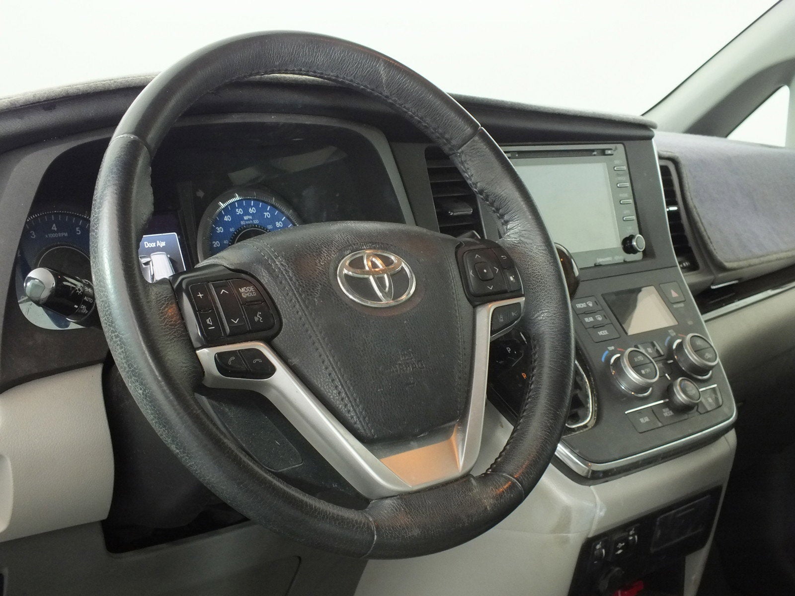 2018 Toyota Sienna XLE *CLEAN CARFAX*