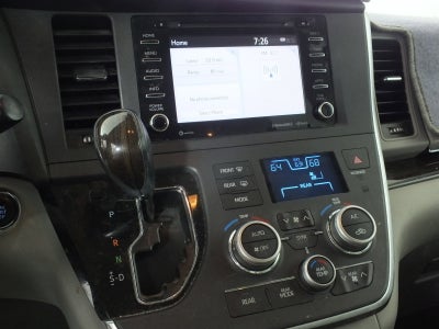 2018 Toyota Sienna XLE *CLEAN CARFAX*