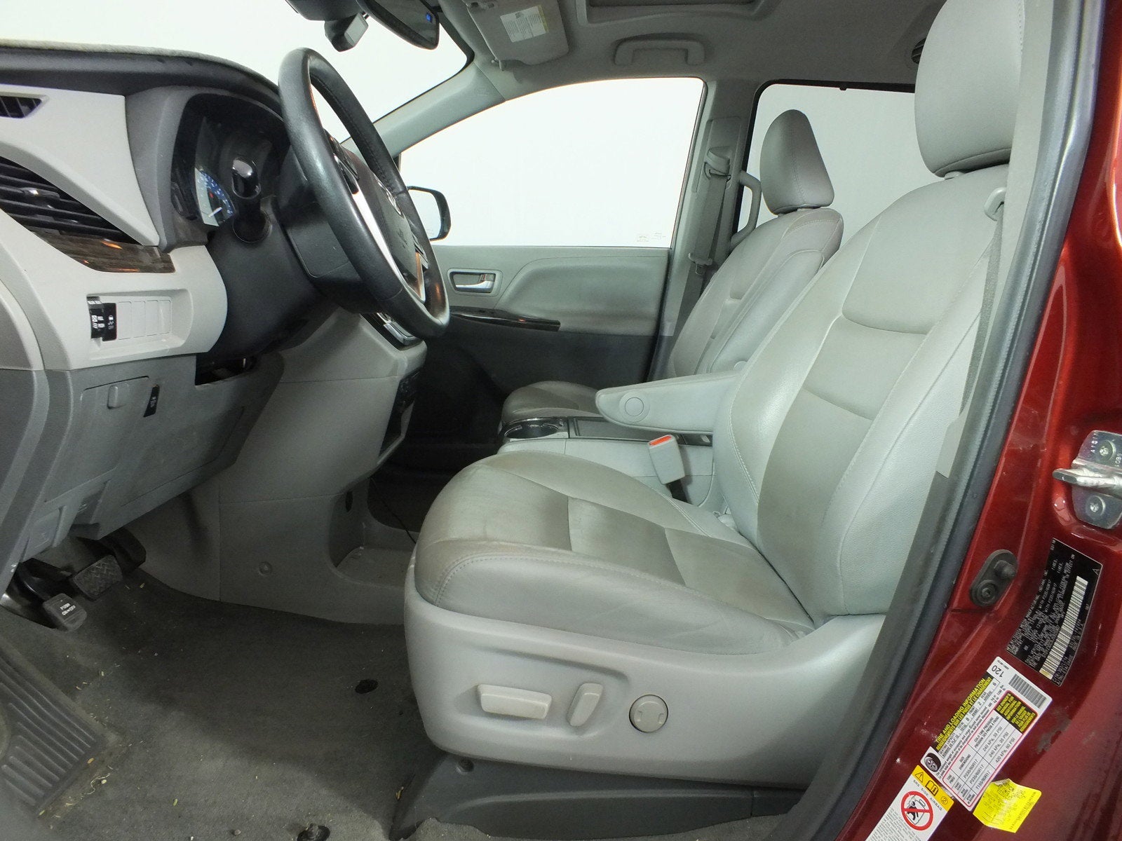 2018 Toyota Sienna XLE *CLEAN CARFAX*