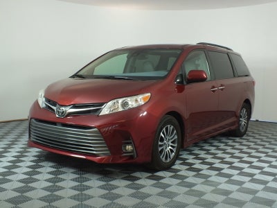 2018 Toyota Sienna XLE *CLEAN CARFAX*